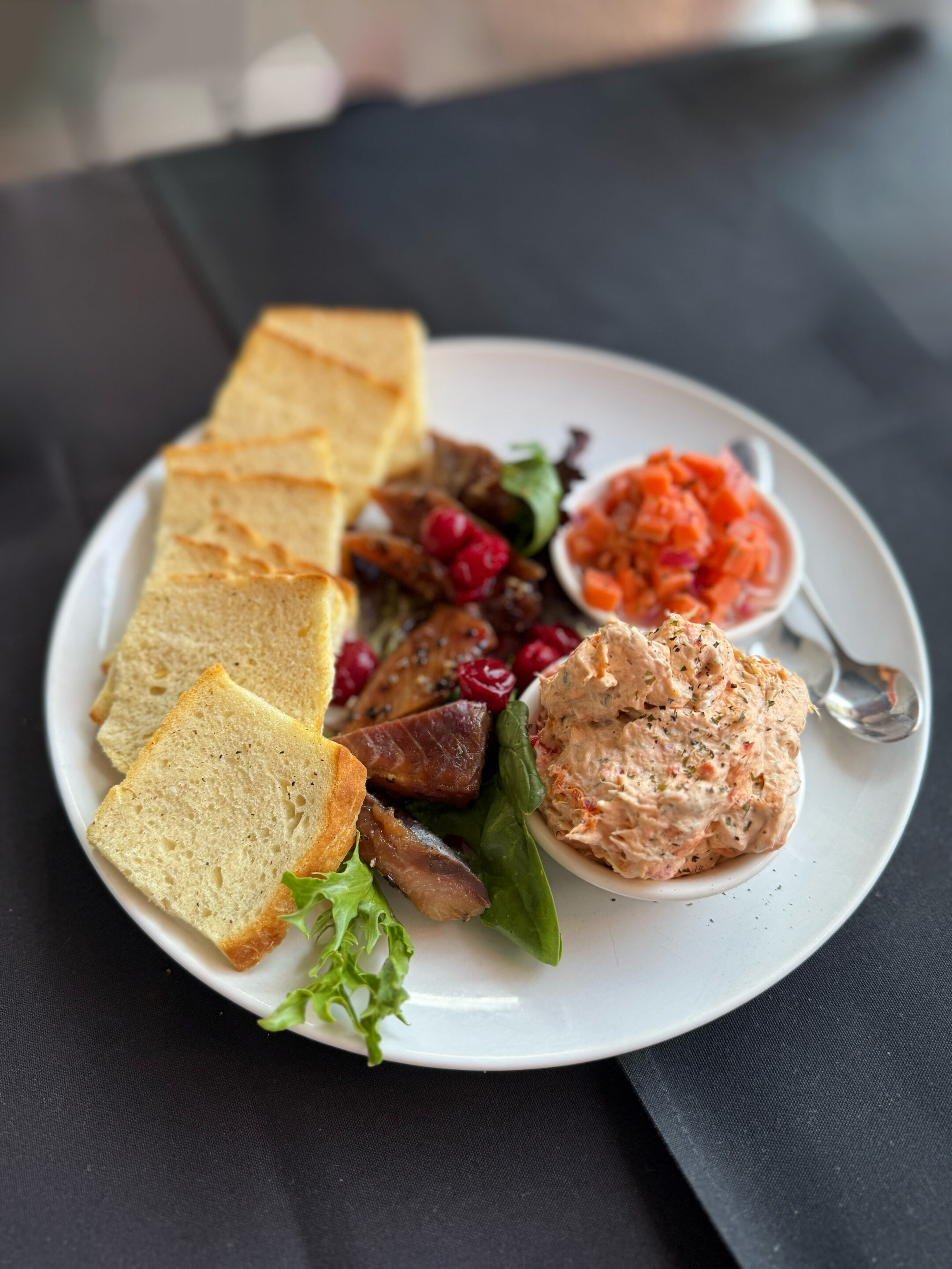 Salmon n’ Bannock Bistro